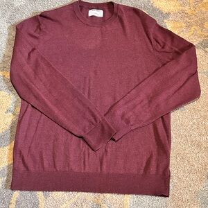 Men’s OLD NAVY SWEATER!!
.